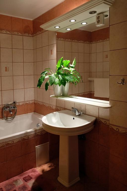Var-Torony Apartman ギュラ エクステリア 写真
