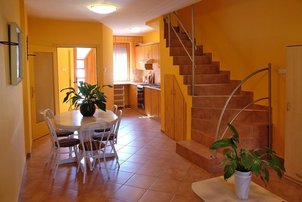 Var-Torony Apartman ギュラ エクステリア 写真