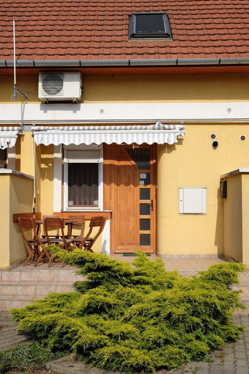 Var-Torony Apartman ギュラ エクステリア 写真